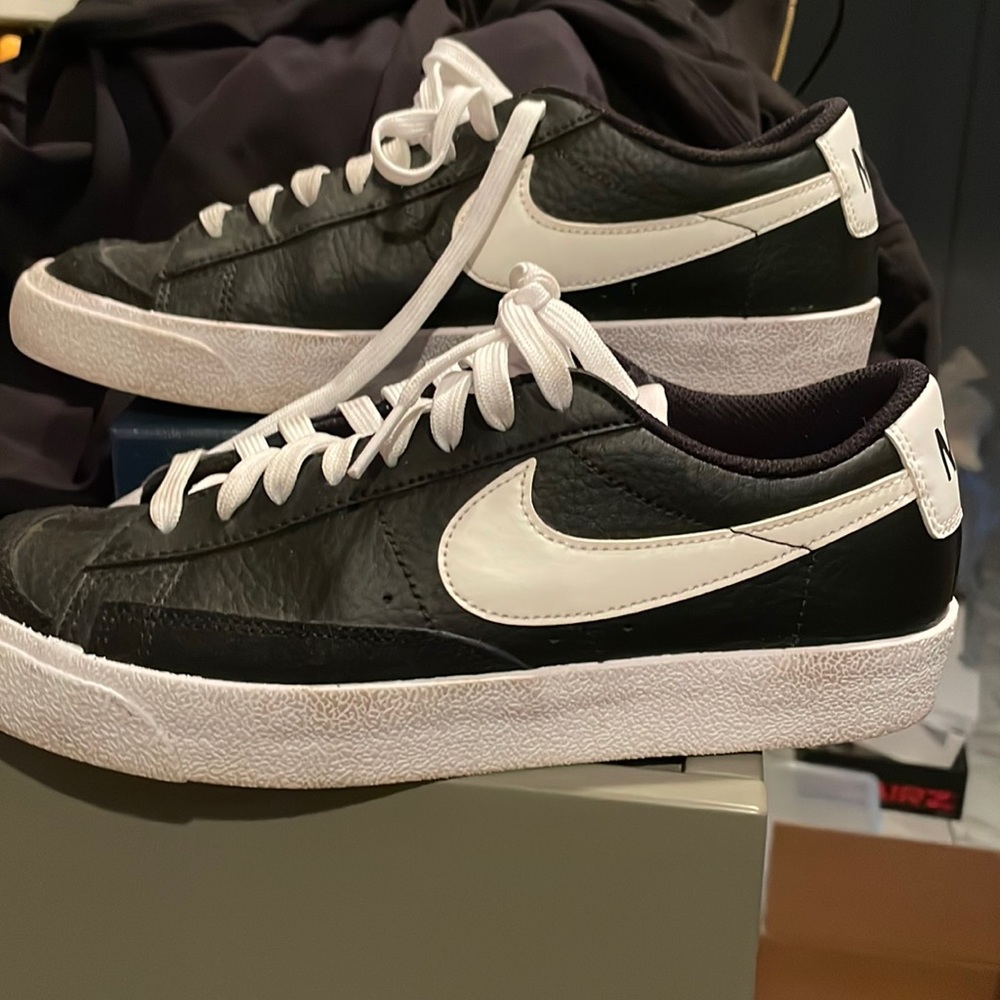 Boys size 6.5 Nikes